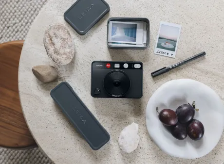 Leica Sofort 2 Kamera Instan Leica Pertama dengan Konsep Hibrid