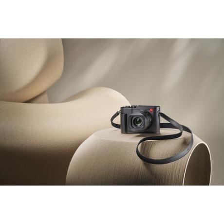 Leica Q3 43: Full-Frame Camera with APO Lens for Natural Photos and Videos